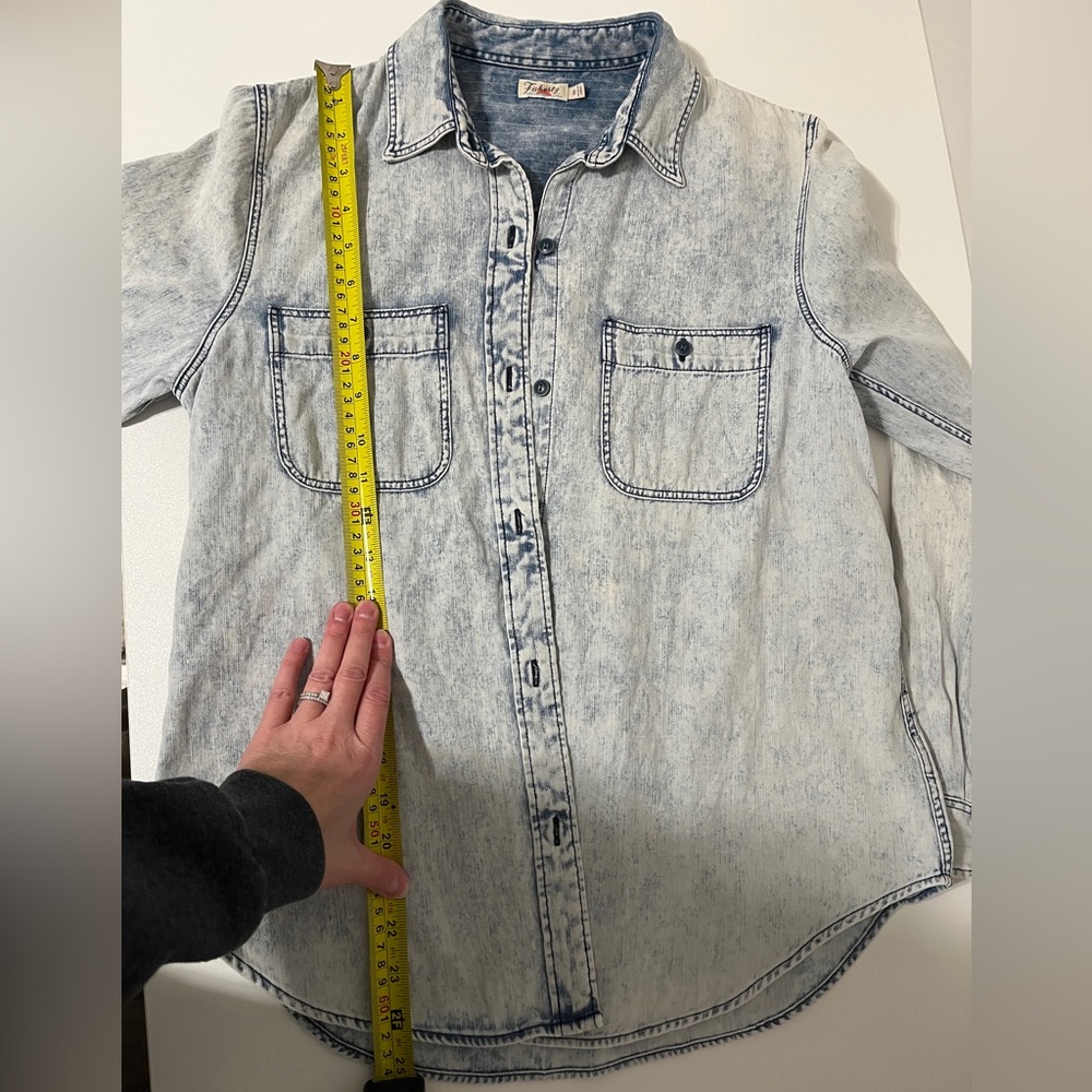 Faherty Women’s Size Small Light Blue White Washed Button Down Shirt - Picture 5 of 7